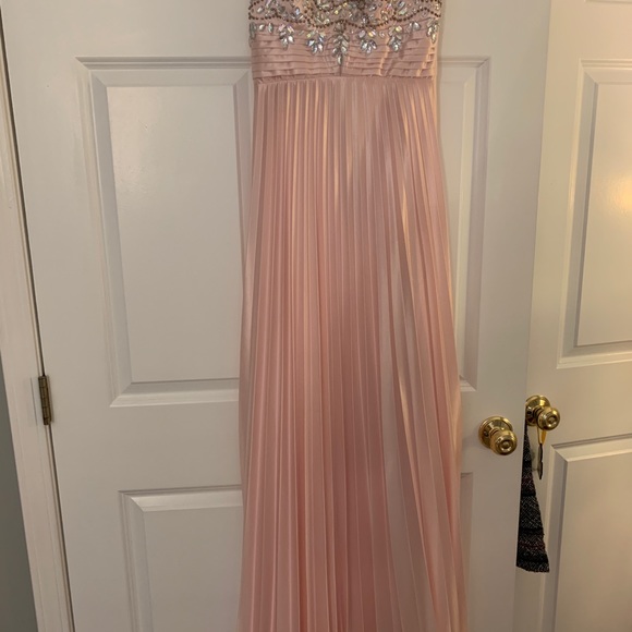 Pretty pink prom dress - Picture 2 of 4